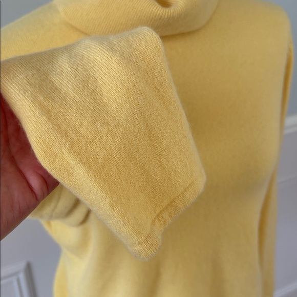 Saffron 100% Cashmere Sweater Butter Yellow Turtleneck Cabincore Size Medium - Picture 6 of 11